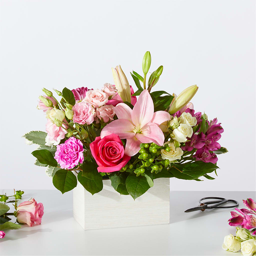 Sweetberry Box – A Florist Original – MAGGIE'S FLORIST AND GIFTS, Decatur AL