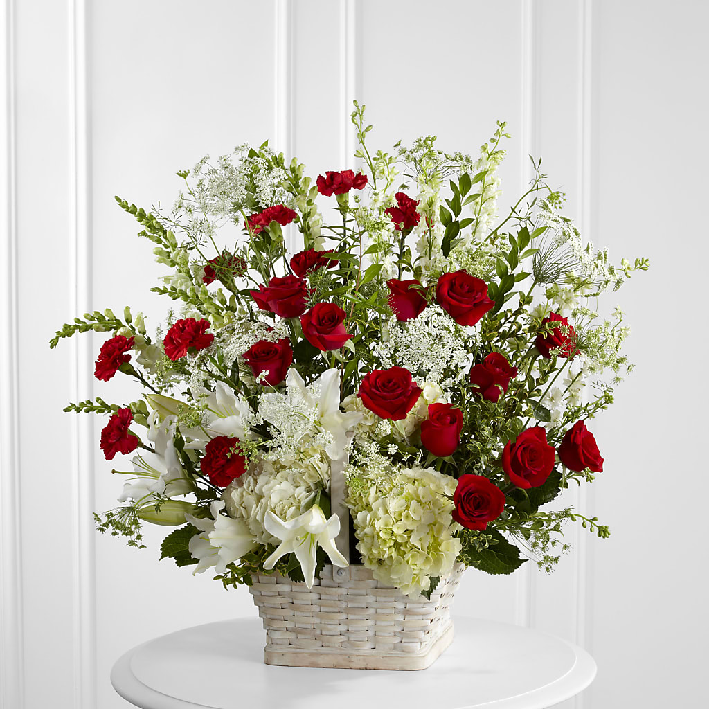 In Loving Memory Arrangement – MAGGIE'S FLORIST AND GIFTS, Decatur AL