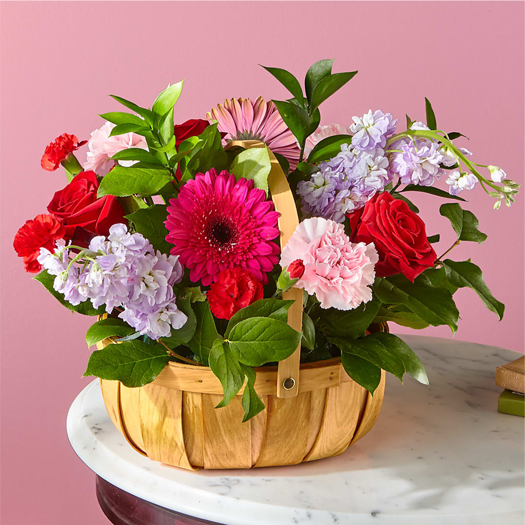 Pink Picnic Basket – MAGGIE'S FLORIST AND GIFTS, Decatur AL