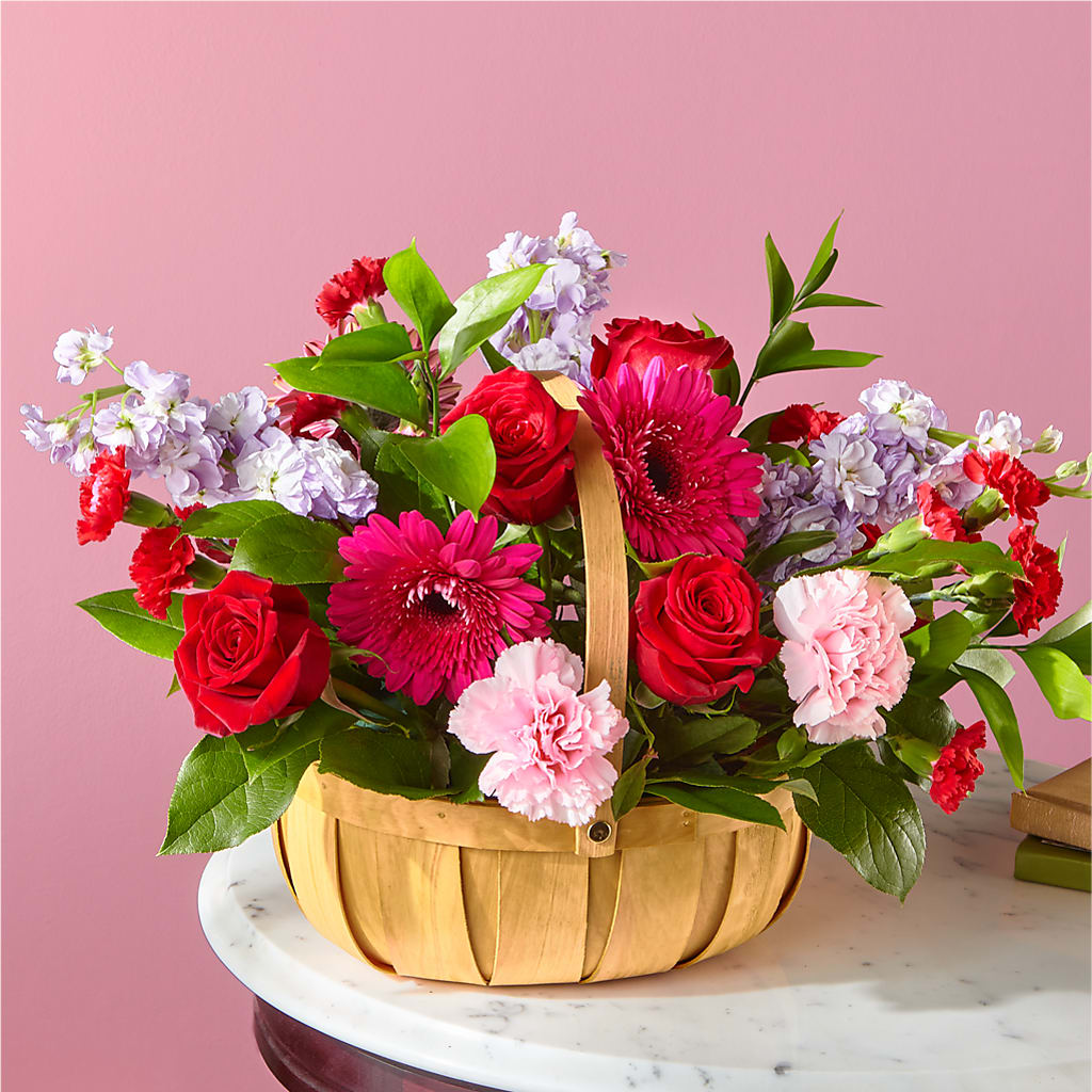 Pink Picnic Basket – MAGGIE'S FLORIST AND GIFTS, Decatur AL