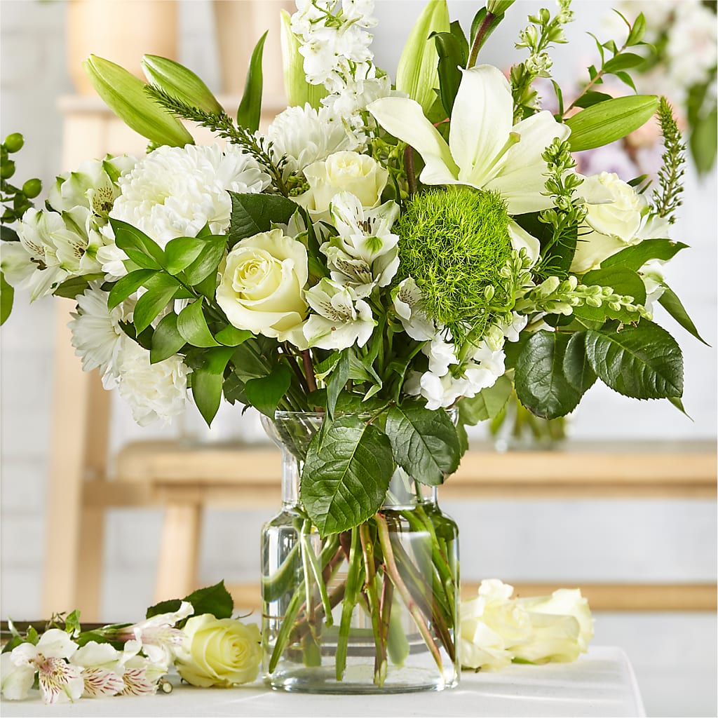 Classic Ivory – A Florist Original – MAGGIE'S FLORIST AND GIFTS, Decatur AL
