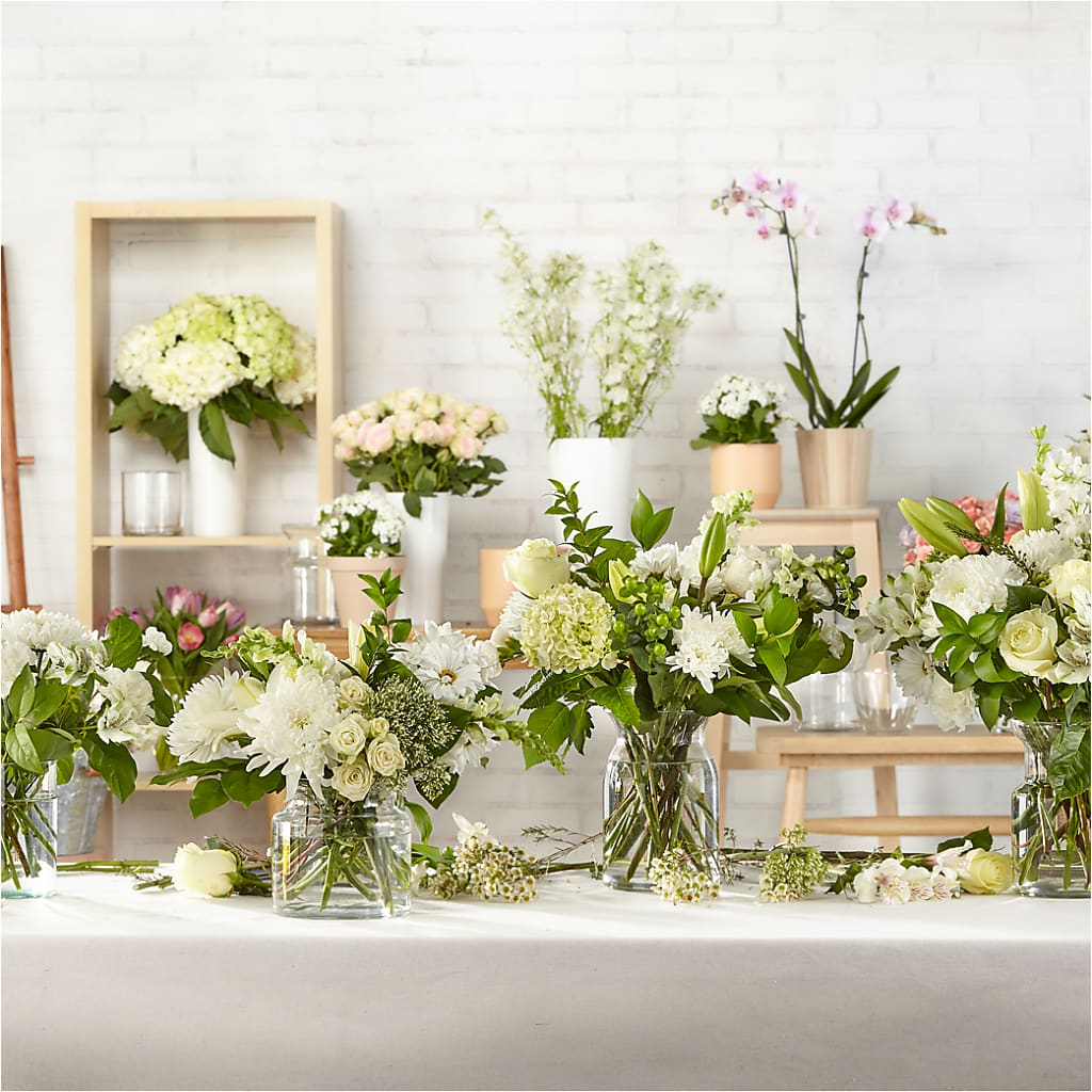 Classic Ivory – A Florist Original – MAGGIE'S FLORIST AND GIFTS, Decatur AL