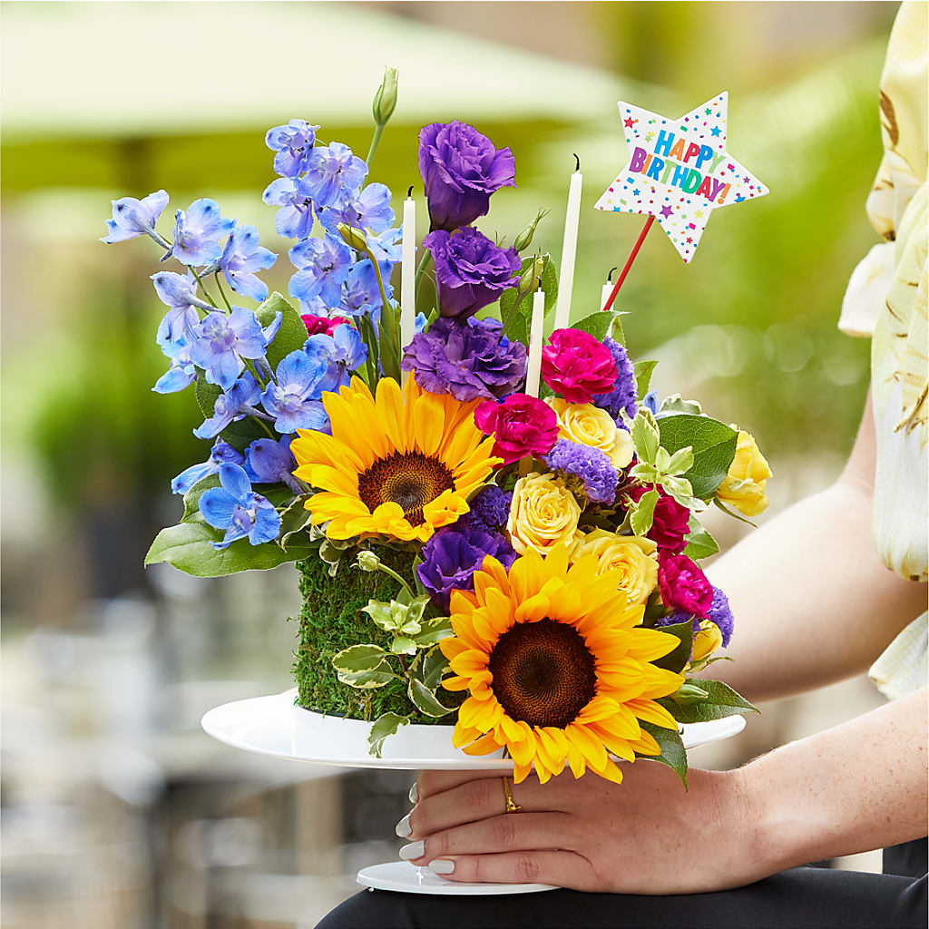 Star of the Day Floral Cake – MAGGIE'S FLORIST AND GIFTS, Decatur AL
