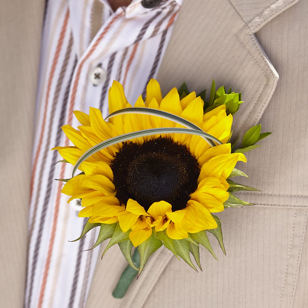 Free Spirit Boutonniere – MAGGIE'S FLORIST AND GIFTS, Decatur AL