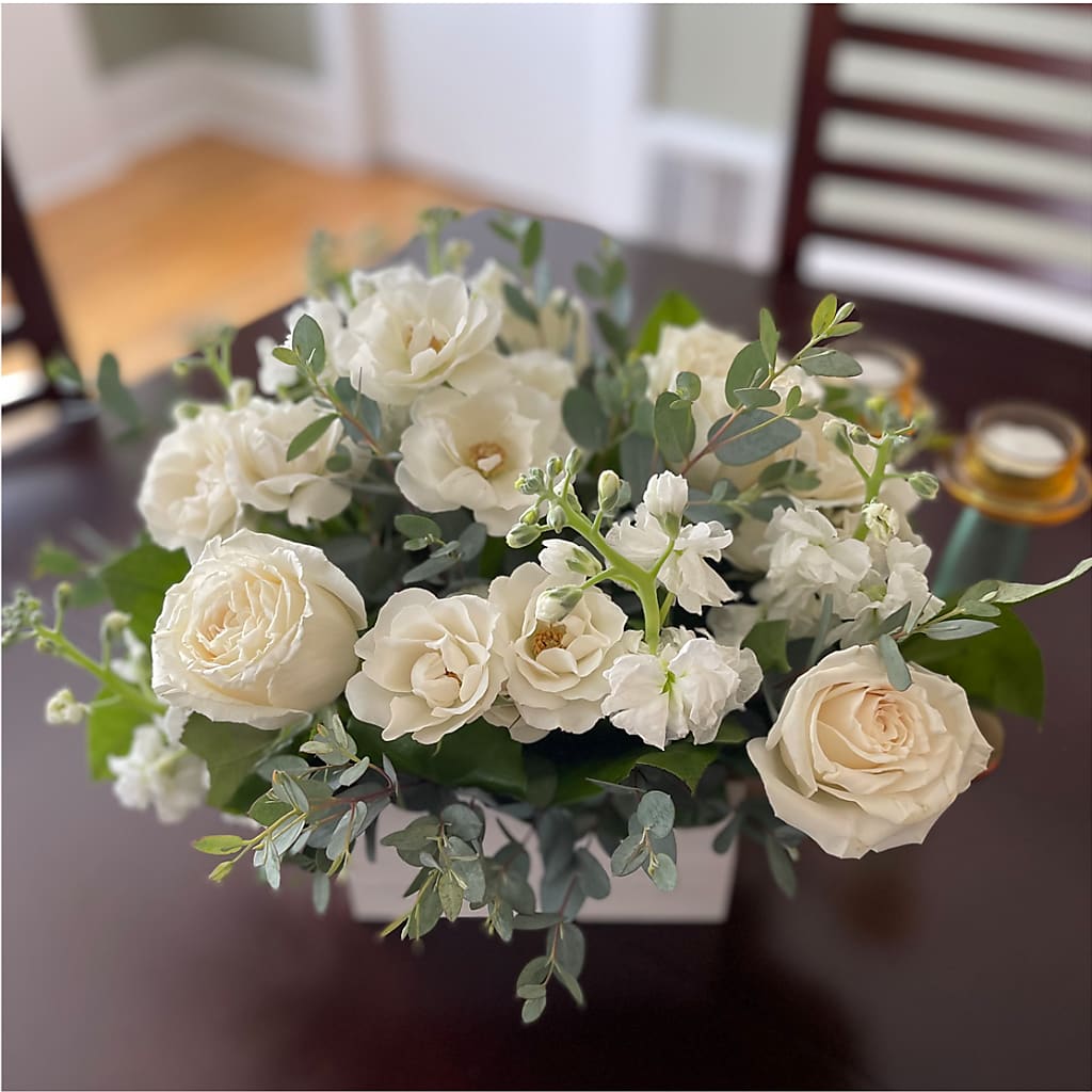 Fresh Linen Box Bouquet – MAGGIE'S FLORIST AND GIFTS, Decatur AL