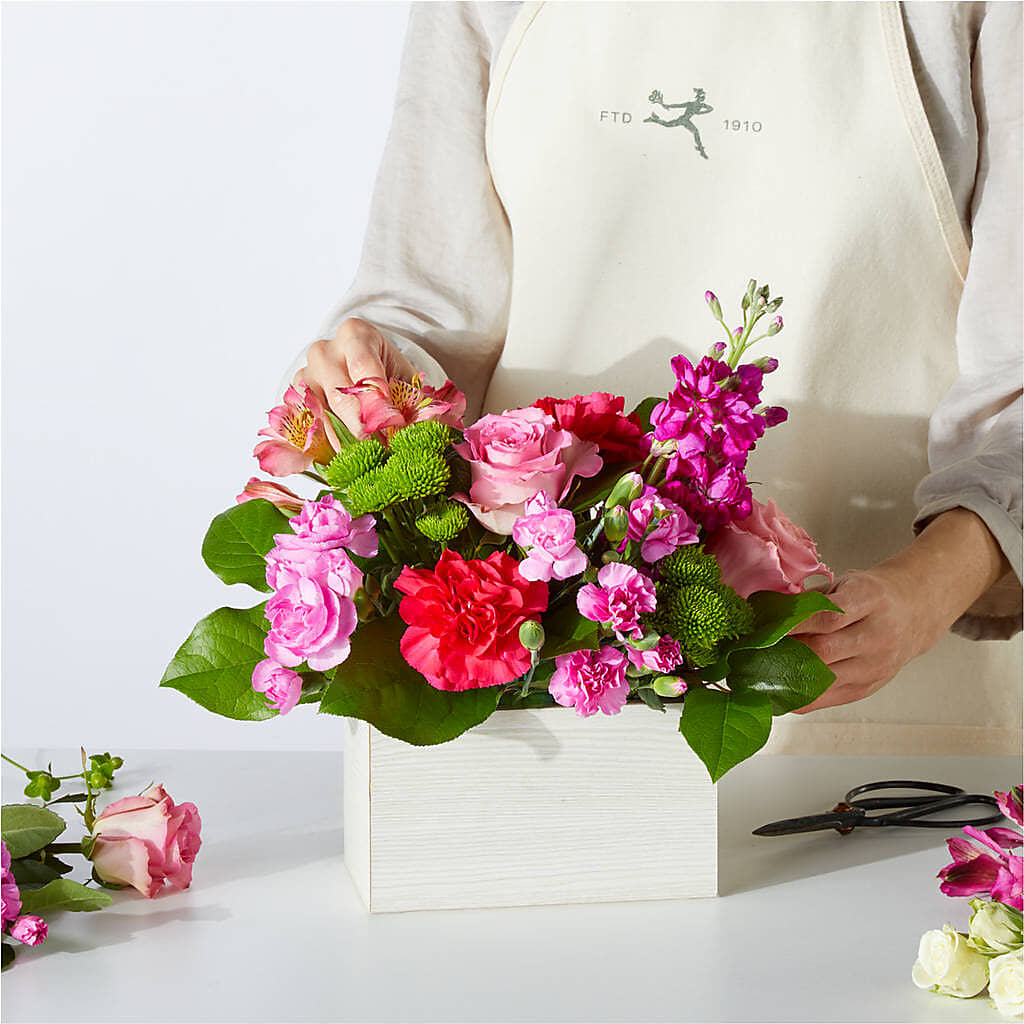 Sweetberry Box – A Florist Original – MAGGIE'S FLORIST AND GIFTS, Decatur AL
