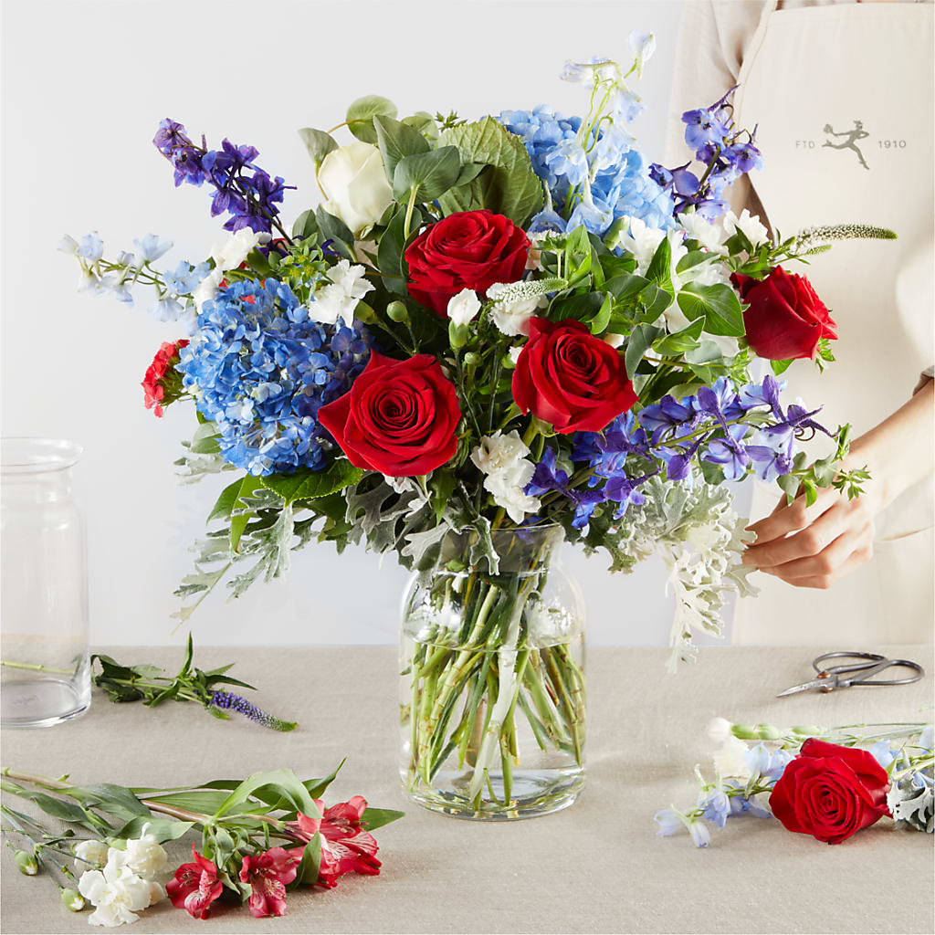 Star Spangled - A Florist Original – MAGGIE'S FLORIST AND GIFTS, Decatur AL