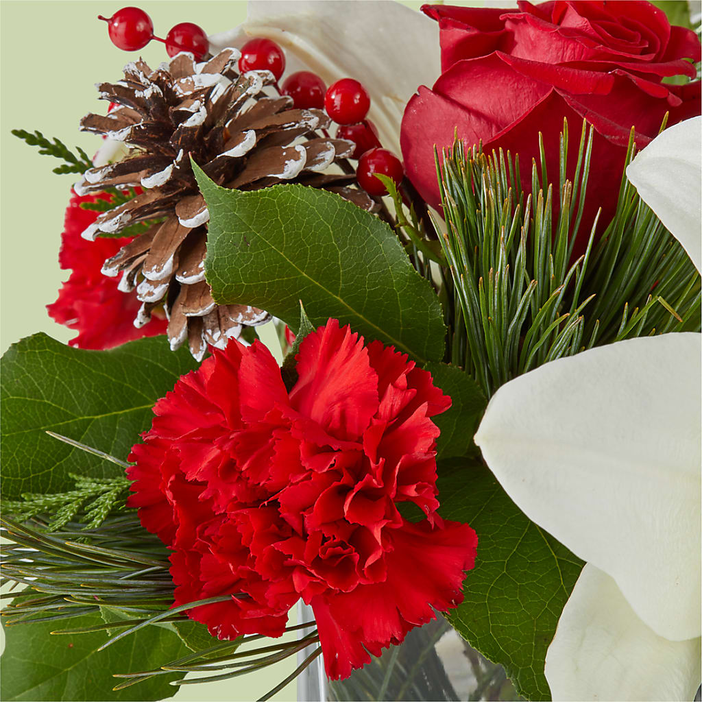 Glistening Icicles Bouquet – MAGGIE'S FLORIST AND GIFTS, Decatur AL