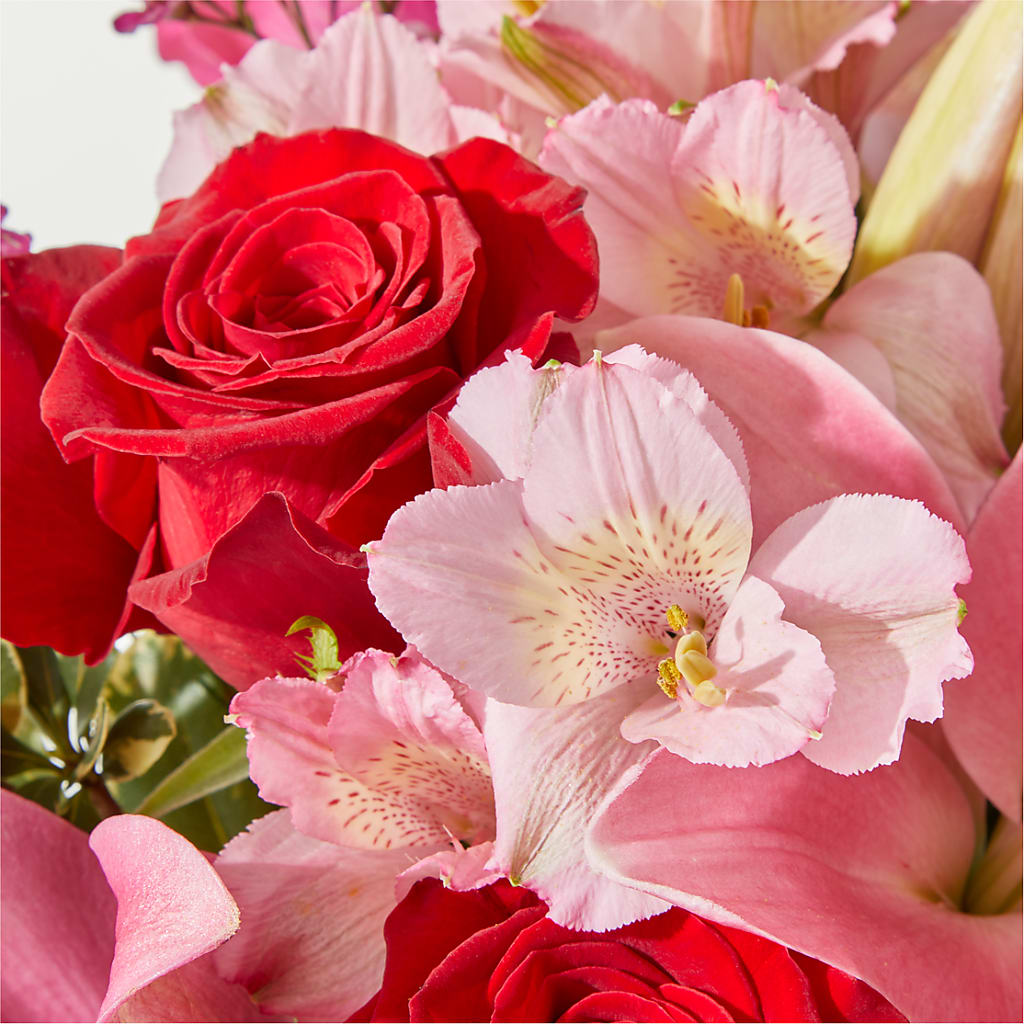 Lucky in Love Bouquet – MAGGIE'S FLORIST AND GIFTS, Decatur AL